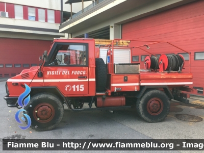 Iveco VM90
Vigili del Fuoco
Comando Provinciale di Pistoia
Allestimento Iveco-Magirus
VF 18098
Parole chiave: Iveco VM90 VF18098 Santa_Barbara_2017