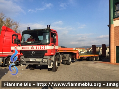 Mercedes-Benz Actros 2044 4x4 II serie
Vigili del Fuoco
Comando Provinciale di Firenze
VF 24083
Parole chiave: Mercedes-Benz Actros_2044_4x4_IIserie VF24083