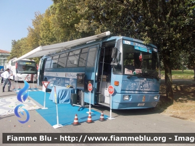 Iveco 370S
Polizia di Stato
Polizia Stradale
"Pullman Azzurro"
POLIZIA B2400
Scorta al Giro d'Italia 2015
Montecatini Terme

Parole chiave: Iveco 370_S Giro_Italia_2015