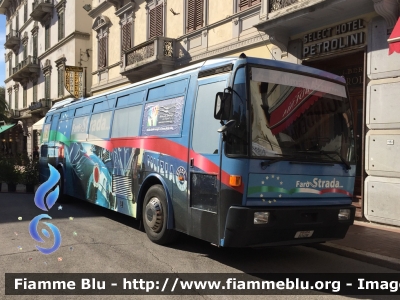 Iveco 370S
Polizia di Stato 
Pullman Azzurro
POLIZZA B2408
Fotografato in occasione della manifestazione Ecomobility a Montecatini Terme (PT) il 24/10/2015
Parole chiave: Iveco 37S_pullmanazzurro