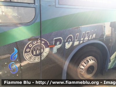 Iveco 370S
Polizia di Stato 
Pullman Azzurro
POLIZZA B2408
Fotografato in occasione della manifestazione Ecomobility a Montecatini Terme (PT) il 24/10/2015
Particolare Grafica
Parole chiave: Iveco 37S_pullmanazzurro