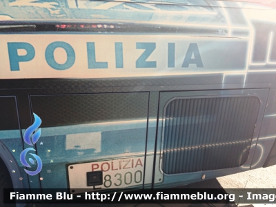 Iveco 370S
Polizia di Stato 
Pullman Azzurro
POLIZZA B2408
Fotografato in occasione della manifestazione Ecomobility a Montecatini Terme (PT) il 24/10/2015
Particolare Grafica
Parole chiave: Iveco 37S_pullmanazzurro