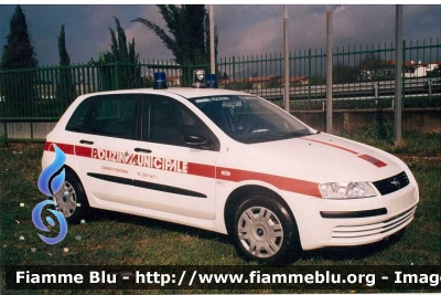 Fiat Stilo II serie
Polizia Municipale 
Comune di Pontedera (PI)
Allestita Giorgetti Car
CODICE AUTOMEZZO: 1
Si ringrazia il titolare dell'azienda
Giorgetti Car per la disponibilita' dimostrata. 
Parole chiave: Fiat Stilo_II