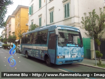 Iveco Cacciamali 100E18
Polizia di Stato
Polizia Stradale
"Pullman Azzurro"
POLIZIA D7760
Scorta al Giro d'Italia 2015
Montecatini Terme
Parole chiave: Iveco Cacciamali 100E18 Giro_Italia_2015