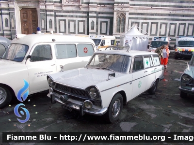 Fiat 2300
Pubblica Assistenza
Croce Verde e Salvamento Viareggio (LU)
Automezzo esposto a Firenze - Piazza del Duomo 
in occasione della manifestazione "D'epoca 770" organizzata dalla
Misericordia di Firenze.
Parole chiave: Fiat 2300