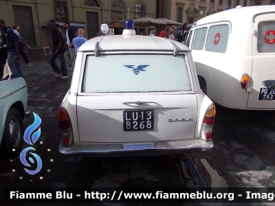 Fiat 2300
Pubblica Assistenza
Croce Verde e Salvamento Viareggio (LU)
Automezzo esposto a Firenze - Piazza del Duomo 
in occasione della manifestazione "D'epoca 770" organizzata dalla
Misericordia di Firenze.
Parole chiave: Fiat 2300