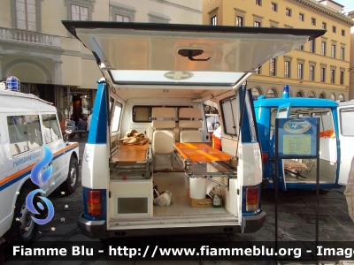 Fiat Ducato I serie
Croce Bianca Milano (MI)
Automezzo esposto a Firenze - Piazza del Duomo 
in occasione della manifestazione "D'epoca 770" organizzata dalla
Misericordia di Firenze.
Parole chiave: Fiat Ducato_I