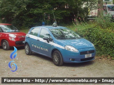 Fiat Grande Punto
Polizia di Stato
POLIZIA H1823
Parole chiave: Fiat GrandePunto POLIZIAH1823