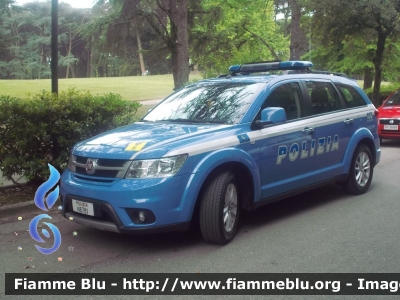 Fiat Freemont
Polizia di Stato
Polizia Stradale
POLIZIA H8781
Scorta al Giro d'Italia 2015
Montecatini Terme
Parole chiave: Fiat Freemont Giro_Italia_2015