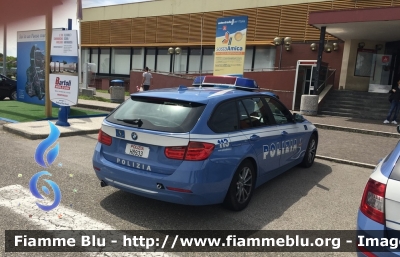 Bmw 320 F31 Touring
Polizia di Stato
Polizia Stradale in servizio sulla rete autostradale di Autostrade per l'Italia
Autovettura allestita Marazzi
Decorazione Grafica Artlantis
POLIZIA H8933
Parole chiave: Bmw_320_F31_Touring