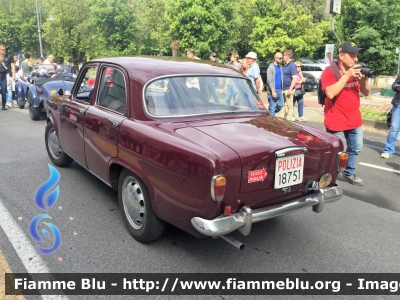 Alfa Romeo Giulietta I serie
Polizia di Stato
Esemplare Storico
Sfilata  "1000 Miglia 2017"
POLIZIA 18751
Parole chiave: Alfa Romeo_Giulietta_I