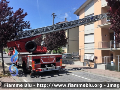 Iveco EuroFire 150E28 I serie
Vigili del Fuoco
Comando Provinciale di Pistoia
AutoScala da 30 metri allestimento Iveco-Magirus
VF 21639
Parole chiave: Iveco EuroFire_150E28_I