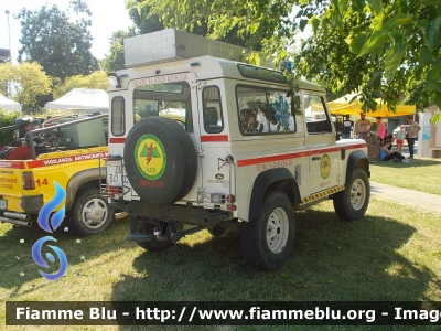 Land Rover Defender 90
VAB
Volontari Antincendio Boschivi
Sezione Uzzano (PT)
Versione con colorazione originale bianca
Successivamente riverniciato con colore giallo aziendale
Parole chiave: Landrover_90