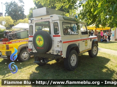 Land Rover Defender 90
VAB
Volontari Antincendio Boschivi
Sezione Uzzano (PT)
Versione con colorazione originale bianca
Successivamente riverniciato con colore giallo aziendale

Parole chiave: Landrover_90