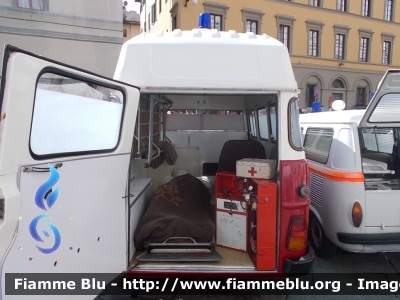 Alfa Romeo F12
Vigili del Fuoco
VF 12107
Automezzo esposto a Firenze - Piazza del Duomo 
in occasione della manifestazione "D'epoca 770" organizzata dalla
Misericordia di Firenze.
Parole chiave: AlfaRomeo F12_Vigilidelfuoco