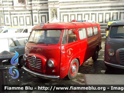 Alfa Romeo Romeo II
Vigili del Fuoco
VF 4772
Automezzo esposto a Firenze - Piazza del Duomo 
in occasione della manifestazione "D'epoca 770" organizzata dalla
Misericordia di Firenze.
Parole chiave: AlfaRomeo Romeo_2