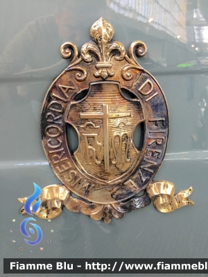 Fiat 238
Misericordia di Firenze (FI)
Allestita Mariani Fratelli
Automezzo storico
Particolare  del fregio in bronzo che fino agli anni 80 veniva istallato sulle ambulanze della
 arciconfraternita
Parole chiave: Fiat 238