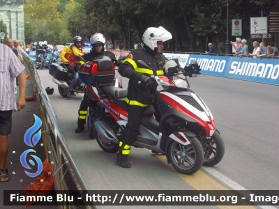 Piaggio MP3 Yourban
Vigili del Fuoco
In scorta al Mondiale di Ciclismo 2013
Parole chiave: Piaggio MP3_Yourban