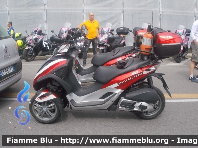 Piaggio MP3 Yourban
Vigili del Fuoco
Comando Provinciale di Firenze
VF A0032
VF A0033
Scorta al Giro d'Italia 2015
Montecatini Terme
Parole chiave: Piaggio Mp3_Yourban_Girod'Italia2015