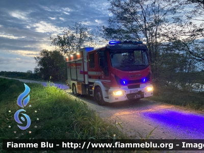 Iveco EuroCargo 140E25 IV serie
Vigili del Fuoco
Comando Provinciale di Pavia
Distaccamento Volontario di Garlasco
AutoPompaSerbatoio  
Allestimento Fortini
VF 29235
