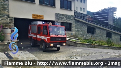 Baribbi 70 4x4
Vigili del Fuoco
Comando Provinciale di Aosta
Distaccamento Volontario di Valtournenche (AO)
Postazione di Breuil Cervinia
Parole chiave: Baribbi 70