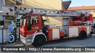 Iveco EuroFire 150E28 I serie
Vigili del Fuoco
Comando Provinciale di Pavia
AutoScala da 30 metri allestimento Iveco-Magirus
VF 21851
Parole chiave: Iveco EuroFire_150E28_Iserie VF21851 Santa_Barbara_2018