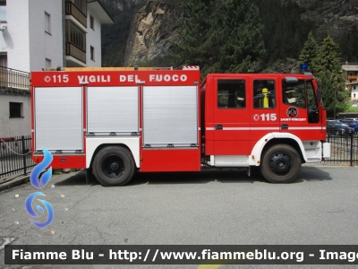 Iveco EuroFire 150E27 I serie
Vigili del Fuoco
Comando Provinciale di Aosta
Distaccamento Volontario di Saint-Vincent (AO)
AutoPompaSerbatoio allestimento Magirus
VF B82 AO
Parole chiave: Iveco EuroFire_150E27_Iserie VFB82AO