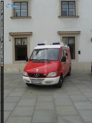 Mercedes-Benz Sprinter II serie
Österreich - Austria
Betriebsfeuerwher Bhö-Hofburg - Wien
Vigili del fuoco aziendali del Palazzo Imperia dell'Hofburg a Vienna
Allestimento Rosenbauer
KLF
W BTF100
Parole chiave: Mercedes-Benz Sprinter_IIserie