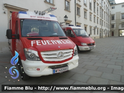 Mercedes-Benz Sprinter III serie restyle
Österreich - Austria
Betriebsfeuerwher Bhö-Hofburg - Wien
Vigili del fuoco aziendali del Palazzo Imperia dell'Hofburg a Vienna
KLF
Allestimento Rosenbauer
W40268E
Parole chiave: Mercedes-Benz Sprinter_IIIserie_restyle