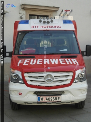 Mercedes-Benz Sprinter III serie restyle
Österreich - Austria
Betriebsfeuerwher Bhö-Hofburg - Wien
Vigili del fuoco aziendali del Palazzo Imperia dell'Hofburg a Vienna
KLF
Allestimento Rosenbauer
W40268E
Parole chiave: Mercedes-Benz Sprinter_IIIserie_restyle