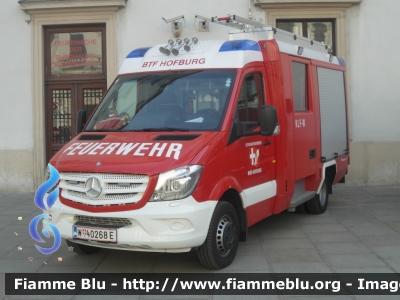 Mercedes-Benz Sprinter III serie restyle
Österreich - Austria
Betriebsfeuerwher Bhö-Hofburg - Wien
Vigili del fuoco aziendali del Palazzo Imperia dell'Hofburg a Vienna
KLF
Allestimento Rosenbauer
W40268E
Parole chiave: Mercedes-Benz Sprinter_IIIserie_restyle