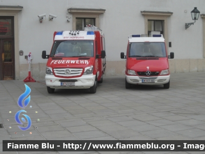 Mercedes-Benz Sprinter III serie restyle
Österreich - Austria
Betriebsfeuerwher Bhö-Hofburg - Wien
Vigili del fuoco aziendali del Palazzo Imperia dell'Hofburg a Vienna
Parole chiave: Mercedes-Benz Sprinter_IIserie Sprinter_IIIserie_restyle