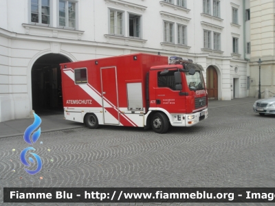 Man TGL 8.220 I serie
Österreich - Austria
Berufsfeuerwehr der Stadt Wien
Vigili del fuoco permanenti di Vienna
ATF -Carro Aria-
Allestimento Rosenbauer
W2400FW
Parole chiave: Man TGL_8.220_Iserie