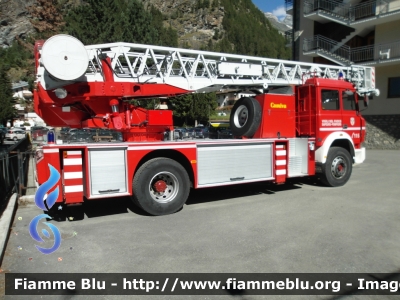 Iveco 190-26
Vigili del Fuoco
Comando Provinciale di Aosta
Distaccamento Volontario di Valtournenche
AutoScala allestimento Camiva-Baribbi
EN 666 YC
EX VF 17314
