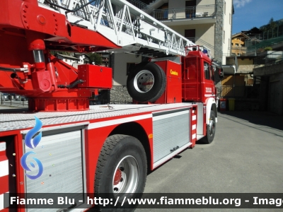 Iveco 190-26
Vigili del Fuoco
Comando Provinciale di Aosta
Distaccamento Volontario di Valtournenche
AutoScala allestimento Camiva-Baribbi
EN 666 YC
EX VF 17314
Parole chiave: Iveco 190-26 VF17314