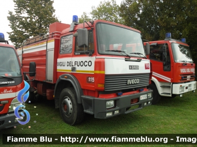 Iveco 190-26
Vigili del Fuoco
Comando Provinciale di Pavia
Distaccamento Volontario di Mede (PV)
AutoBottePompa allestimento Baribbi
VF 17329
