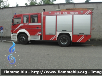 Mercedes-Benz Atego I serie
Vigili del Fuoco
Comando Provinciale di Pavia
Distaccamento Volontario di Robbio (PV)
AutoPompaSerbatoio allestimento Iveco-Magirus
VF 22044
Fotografato durante la revisione annuale dei mezzi presso il distaccamento permanente di Vigevano (PV)
Parole chiave: Mercedes-Benz Atego_I serie VF22044_Robbio