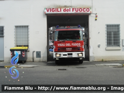 Iveco EuroFire 150E27 I serie
Vigili del Fuoco
Comando Provinciale di Pavia
Distaccamento Volontario di Garlasco (PV) 
VF 18198
Fotografato durante la revisione annuale dei mezzi presso il distaccamento permanente di Vigevano (PV)
Parole chiave: Iveco EuroFire_150E27_Iserie VF18198