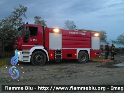 Iveco EuroTech 190E27
Vigili del Fuoco
Comando Provinciale di Pavia
Distaccamento volontario di Mortara (PV)
AutoBottePompa allestimento Fortini
VF 26695
