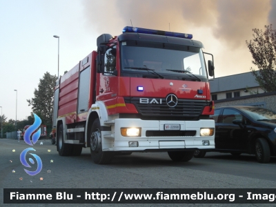 Mercedes-Benz Atego 1828 I serie
Vigili del Fuoco
Comando Provinciale di Pavia
AutoBottePompa allestimento BAI
VF 22990

*Incendio ditta smaltimento rifiuti Eredi Bertè Mortara 2017*
Parole chiave: Mercedes Benz Atego_1828 I serie VF22990