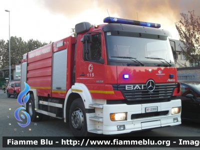 Mercedes-Benz Atego 1828 I serie
Vigili del Fuoco
Comando Provinciale di Pavia
AutoBottePompa allestimento BAI
VF 22990

*Incendio ditta smaltimento rifiuti Eredi Bertè Mortara 2017*
Parole chiave: Mercedes Benz Atego_1828_Iserie VF22990