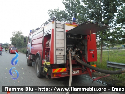 Iveco 190-26
Vigili del Fuoco
Comando Provinciale di Pavia
Distaccamento Volontario di Mede
AutoBottePompa allestimento Baribbi
VF 17329

*Incendio ditta smaltimento rifiuti Eredi Bertè Mortara 2017*
Parole chiave: Iveco 190-26 VF17329 Eredi_Bertè_Mortara_2017