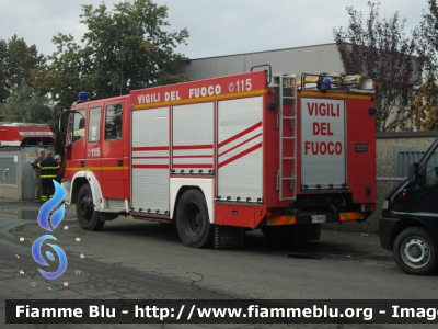 Iveco EuroFire 150E27 I serie
Vigili del Fuoco
Comando Provinciale di Pavia
Distaccamento Permanente di Vigevano (PV)
AutoPompaSerbatoio allestimento Iveco-Magirus
VF 18982

*Incendio ditta smaltimento rifiuti Eredi Bertè Mortara 2017*
Parole chiave: Iveco EuroFire_150E27_ VF18982