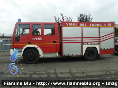 Iveco EuroFire 150E27 I serie
Vigili del Fuoco
Comando Provinciale di Pavia
Distaccamento Permanente di Vigevano (PV)
AutoPompaSerbatoio allestimento Iveco-Magirus
VF 18982

*Incendio ditta smaltimento rifiuti Eredi Bertè Mortara 2017*
Parole chiave: Iveco EuroFire_150E27_ VF18982