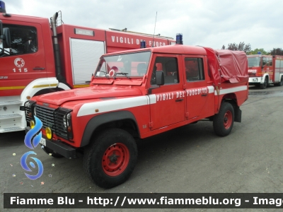 Land Rover Defender 130
Vigili del Fuoco
Comando Provinciale di Pavia
Distaccamento Volontario di Varzi (PV)
VF 19345

*Incendio ditta smaltimento rifiuti Eredi Bertè Mortara 2017*
Parole chiave: Land Rover Defender_130 VF19345