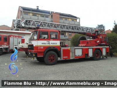 Iveco 160
Vigili del Fuoco
Comando Provinciale di Pavia
Distaccamento Permanente di Vigevano (PV)
AutoScala allestimento Macchi-Magirus
Ricondizionata Fortini
VF 14531
Parole chiave: Iveco 160 VF14531 Santa_Barbara_2017