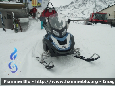 Bombardier Lynx Yeti 600 Ace
Polizia di Stato
Soccorso Alpino
Stazione di Breuil Cervinia (AO)
POLIZIA G2049
Parole chiave: Bombardier Lynx_Yeti 600 Ace_POLIZIAG2049