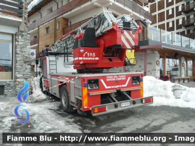 Iveco Stralis AD190S43 I serie
Vigili del Fuoco
Corpo Permanente di Aosta
AutoScala snodata GL da 32 metri allestimento Iveco-Magirus con Asse Posteriore Sterzante HZL
VF 22732
Parole chiave: Iveco Stralis_AD190S43 _Iserie VF 22732