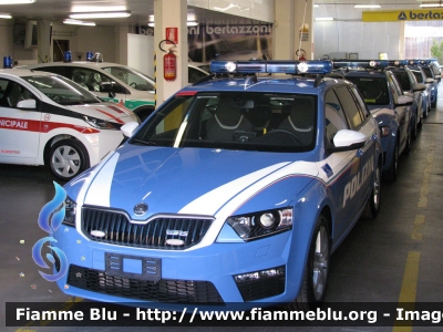 Skoda Octavia RS Wagon IV serie
Polizia di Stato
Polizia Stradale in servizio sull'Autostrada A4
Autostrada Brescia-Verona-Vicenza-Padova
Allestimento Bertazzoni Veicoli Speciali
Decorazione Grafica Artlantis
Parole chiave: Skoda Octavia_RS_Wagon_IVserie