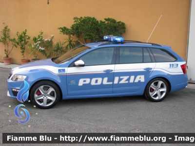 Skoda Octavia RS Wagon IV serie
Polizia di Stato
Polizia Stradale in servizio sull'Autostrada A4
Autostrada Brescia-Verona-Vicenza-Padova
Allestimento Bertazzoni Veicoli Speciali
Decorazione Grafica Artlantis 
Parole chiave: Skoda Octavia_RS_Wagon_IVserie